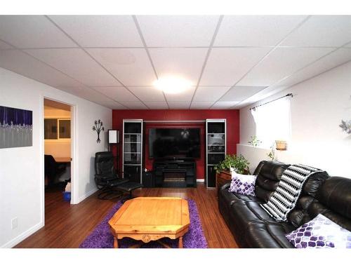 125 Ireland Crescent, Red Deer, AB - Indoor Photo Showing Living Room