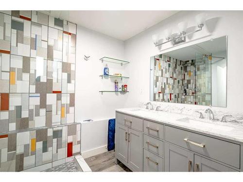 2432 Woodview Drive Sw, Calgary, AB - Indoor Photo Showing Bathroom