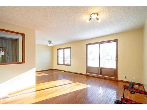 2432 Woodview Drive Sw, Calgary, AB - Indoor Photo Showing Other Room