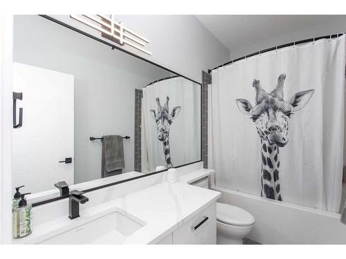 440 Timberlands Drive, Red Deer, AB - Indoor Photo Showing Bathroom