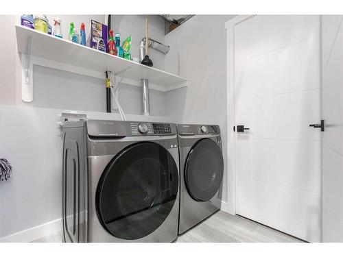 440 Timberlands Drive, Red Deer, AB - Indoor Photo Showing Laundry Room