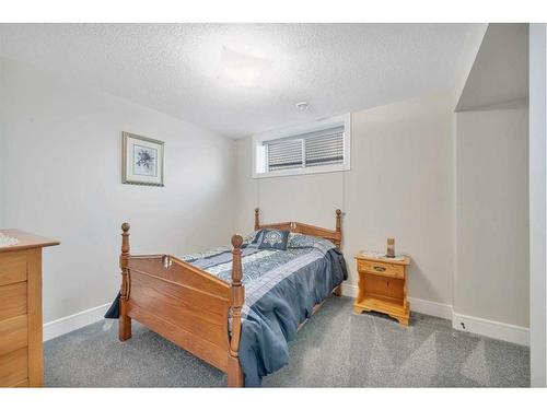 527 Summer Crescent, Rural Ponoka County, AB - Indoor Photo Showing Bedroom