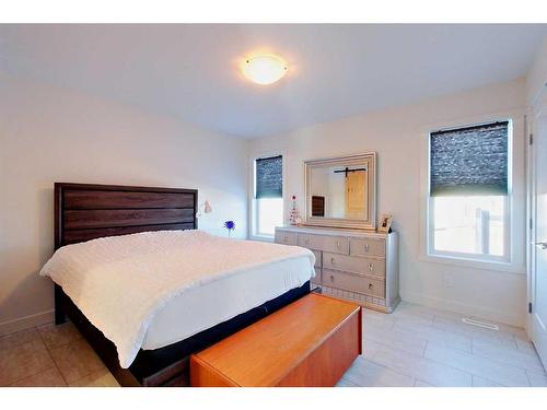 6 Lyon Cres. Crescent, Sylvan Lake, AB - Indoor Photo Showing Bedroom