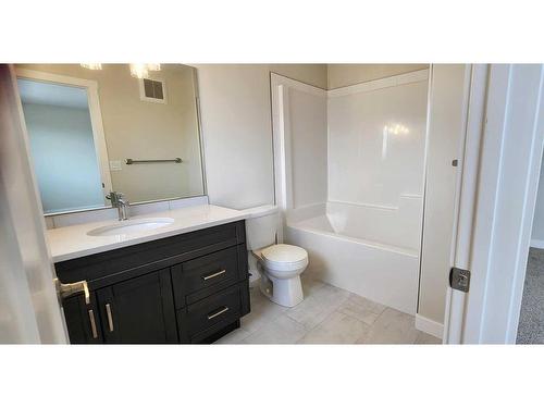 4761 Aspen Lakes Boulevard, Blackfalds, AB - Indoor Photo Showing Bathroom