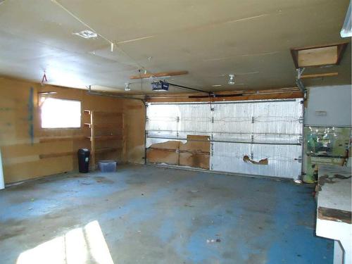 11 Parkland Way, Rural Ponoka County, AB - Indoor Photo Showing Garage