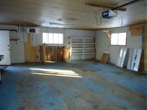 11 Parkland Way, Rural Ponoka County, AB - Indoor Photo Showing Garage