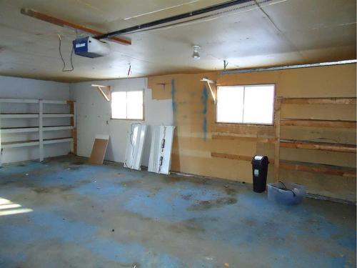 11 Parkland Way, Rural Ponoka County, AB - Indoor Photo Showing Garage