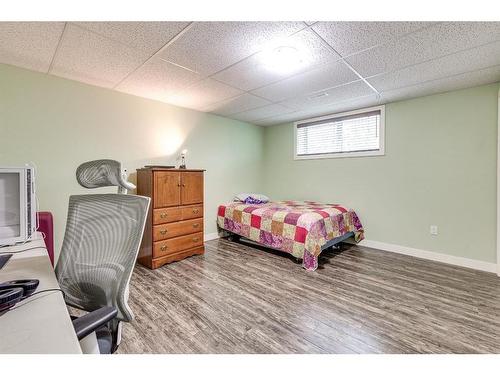 35530 Range Road 25, Rural Red Deer County, AB - Indoor Photo Showing Bedroom