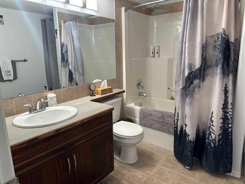 4407 58 Street Close, Rocky Mountain House, AB - Indoor Photo Showing Bathroom