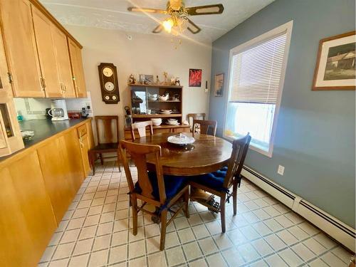 311-5020 49 Street, Rocky Mountain House, AB - Indoor Photo Showing Dining Room