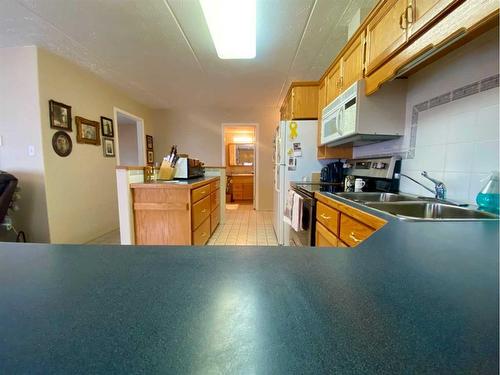 311-5020 49 Street, Rocky Mountain House, AB - Indoor Photo Showing Kitchen With Double Sink