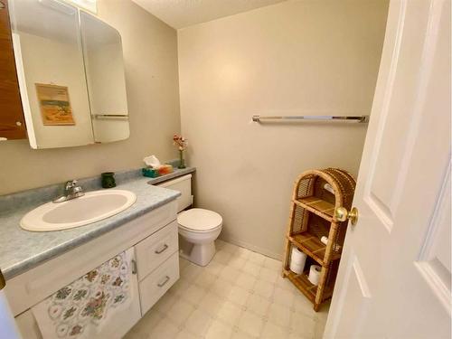 311-5020 49 Street, Rocky Mountain House, AB - Indoor Photo Showing Bathroom