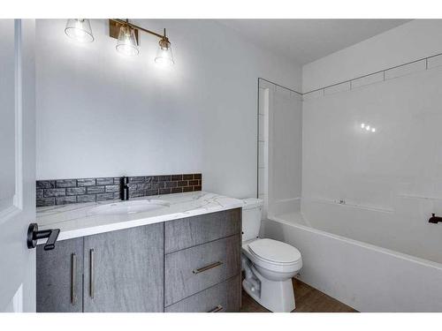 10 B Evergreen Way, Red Deer, AB - Indoor Photo Showing Bathroom