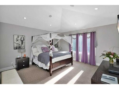 10 Regal Court, Sylvan Lake, AB - Indoor Photo Showing Bedroom