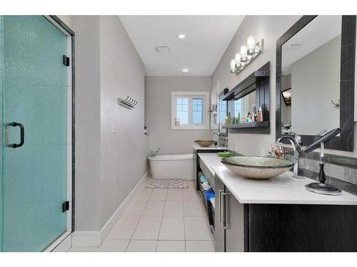 10 Regal Court, Sylvan Lake, AB - Indoor Photo Showing Bathroom