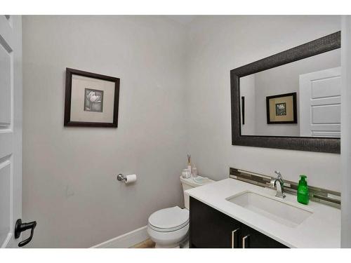 10 Regal Court, Sylvan Lake, AB - Indoor Photo Showing Bathroom