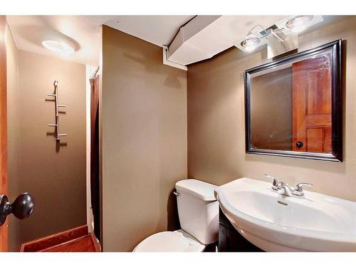 5109 45 Avenue, Red Deer, AB - Indoor Photo Showing Bathroom
