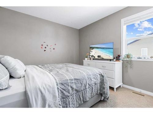 165 Norseman Close, Penhold, AB - Indoor Photo Showing Bedroom