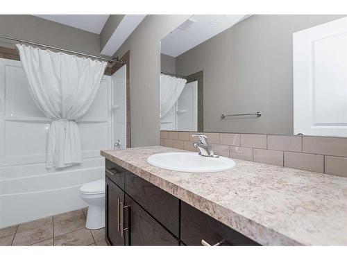165 Norseman Close, Penhold, AB - Indoor Photo Showing Bathroom