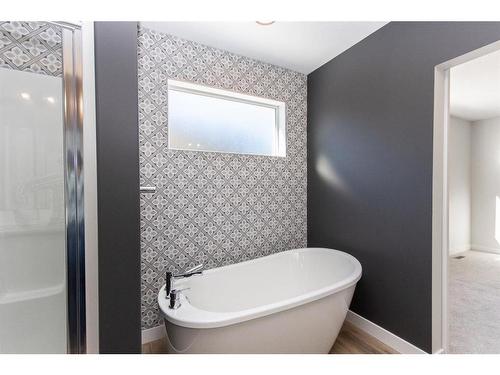 153 Thompson Crescent, Red Deer, AB - Indoor Photo Showing Bathroom