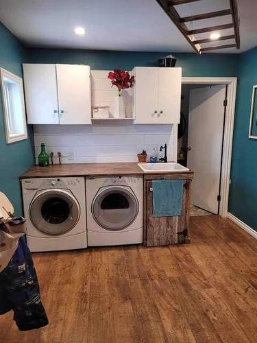 18564-Township Road 374, Rural Stettler No. 6, County Of, AB - Indoor Photo Showing Laundry Room