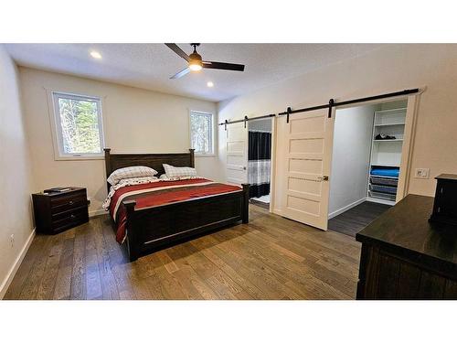 120-32529 Range Road 52, Rural Mountain View County, AB - Indoor Photo Showing Bedroom