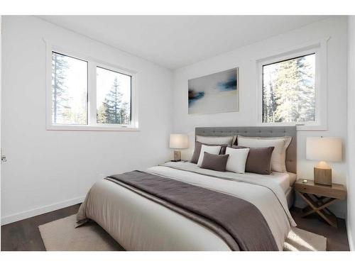 120-32529 Range Road 52, Rural Mountain View County, AB - Indoor Photo Showing Bedroom