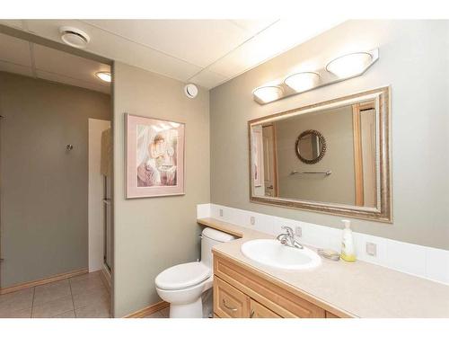 6765 40 Avenue, Red Deer, AB - Indoor Photo Showing Bathroom
