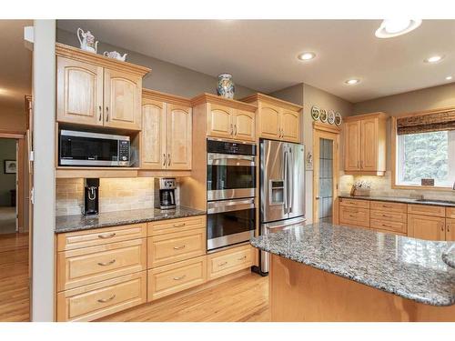 6765 40 Avenue, Red Deer, AB - Indoor Photo Showing Kitchen With Upgraded Kitchen