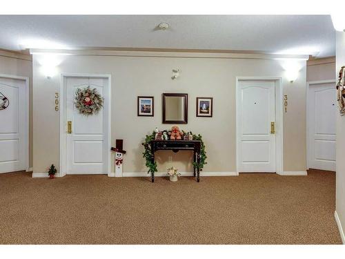 304-5435 Lakeshore Drive, Sylvan Lake, AB - Indoor Photo Showing Other Room