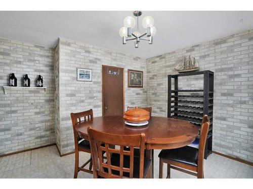 4624 48 Street, Sylvan Lake, AB - Indoor Photo Showing Dining Room