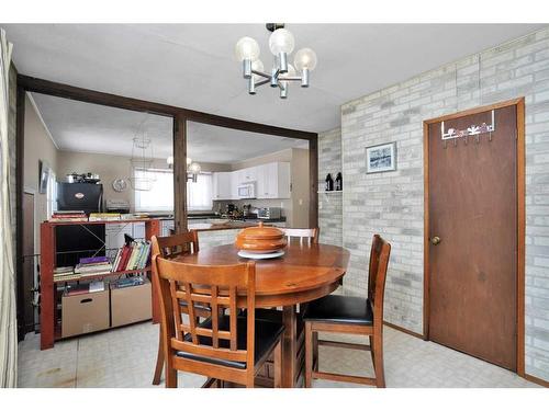 4624 48 Street, Sylvan Lake, AB - Indoor Photo Showing Dining Room