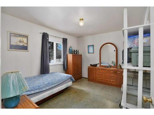 4624 48 Street, Sylvan Lake, AB - Indoor Photo Showing Bedroom