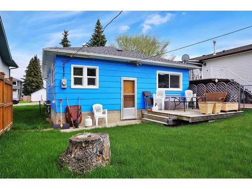 4624 48 Street, Sylvan Lake, AB - Outdoor With Backyard