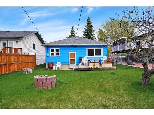 4624 48 Street, Sylvan Lake, AB - Outdoor With Backyard