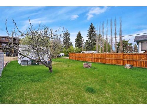 4624 48 Street, Sylvan Lake, AB - Outdoor With Backyard