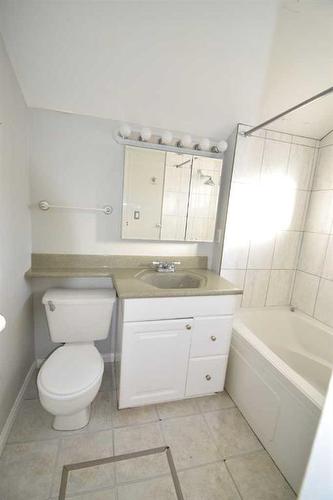 3905 50 Avenue, Sylvan Lake, AB - Indoor Photo Showing Bathroom