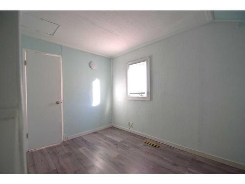 3905 50 Avenue, Sylvan Lake, AB - Indoor Photo Showing Other Room