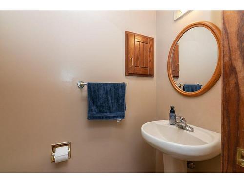 373028 7-1  Range Road, Rural Clearwater County, AB - Indoor Photo Showing Bathroom