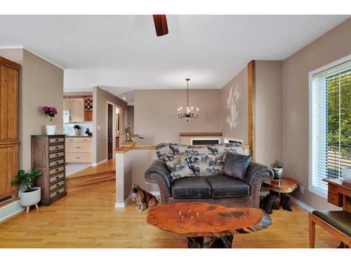 37549 781 Highway, Rural Red Deer County, AB - Indoor Photo Showing Living Room
