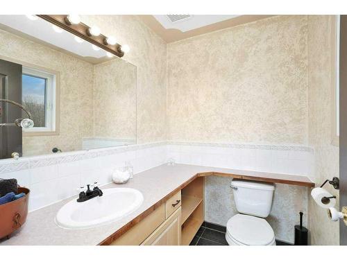37549 781 Highway, Rural Red Deer County, AB - Indoor Photo Showing Bathroom