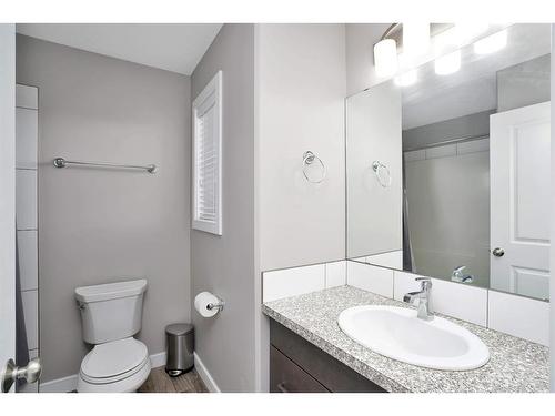 11-4716 College Avenue, Lacombe, AB - Indoor Photo Showing Bathroom
