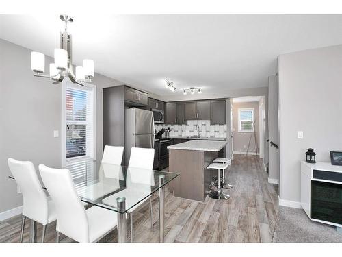 11-4716 College Avenue, Lacombe, AB - Indoor Photo Showing Dining Room