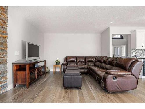 917 East Lakeview Road, Chestermere, AB - Indoor Photo Showing Living Room