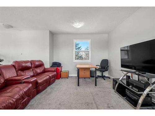 917 East Lakeview Road, Chestermere, AB - Indoor Photo Showing Living Room