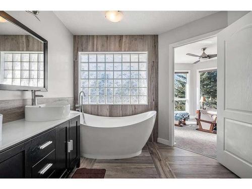 917 East Lakeview Road, Chestermere, AB - Indoor Photo Showing Bathroom