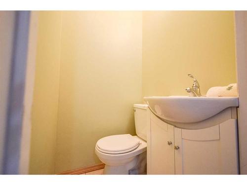14 & 16 1St Street, White Sands, AB - Indoor Photo Showing Bathroom