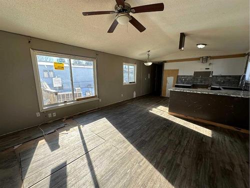 12-5211 55 Avenue, Rocky Mountain House, AB - Indoor Photo Showing Other Room