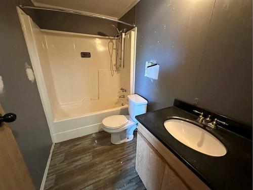 12-5211 55 Avenue, Rocky Mountain House, AB - Indoor Photo Showing Bathroom
