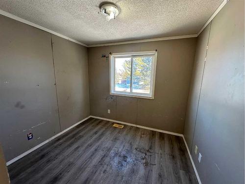 12-5211 55 Avenue, Rocky Mountain House, AB - Indoor Photo Showing Other Room